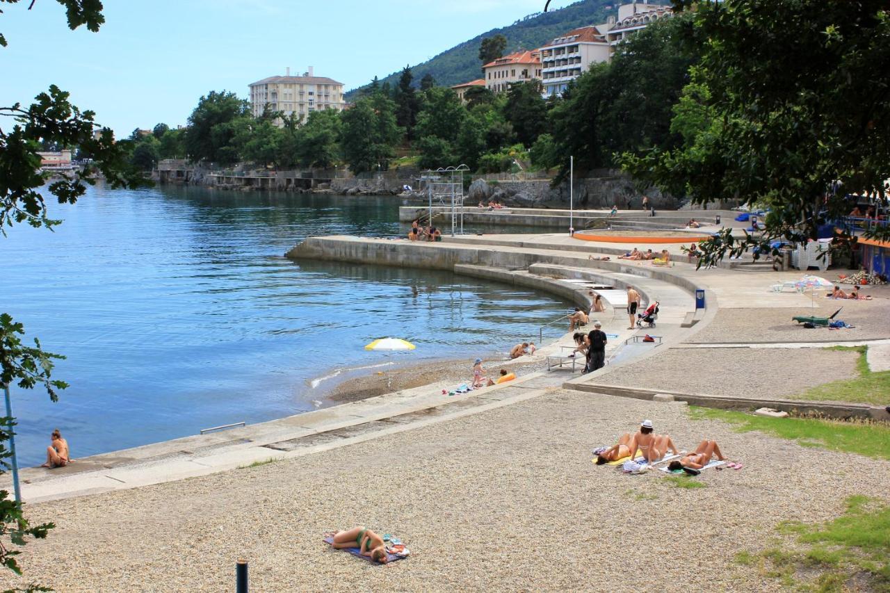 Family Friendly Apartments With A Swimming Pool Lovran, Opatija - 14178 Ngoại thất bức ảnh